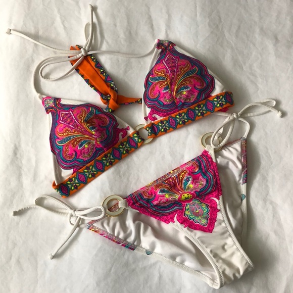 Victoria’s Secret Swim - Picture 1 of 4